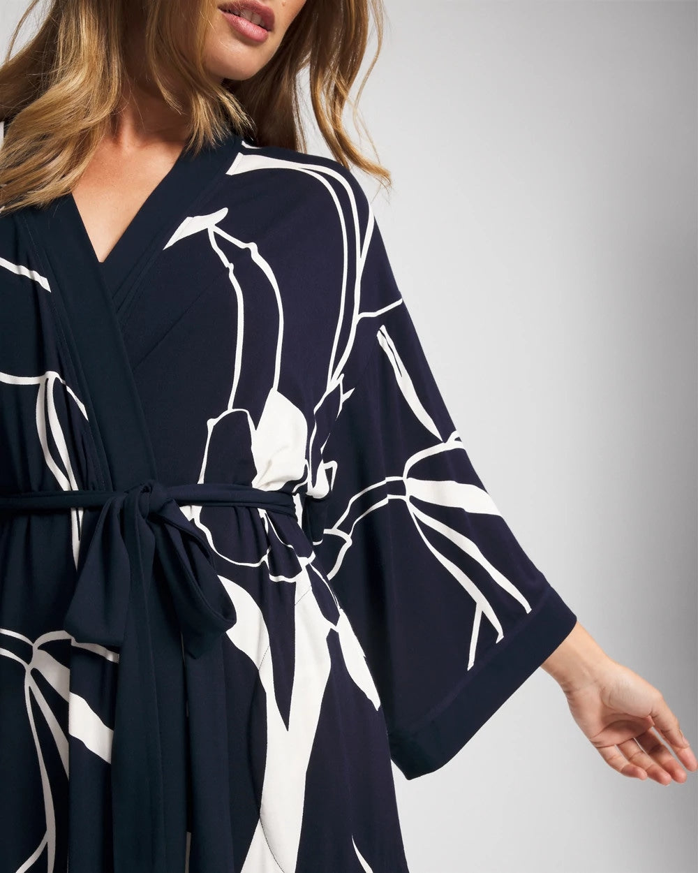 Short Robe - NOUVEAU FLORA NAVY | Soma Women